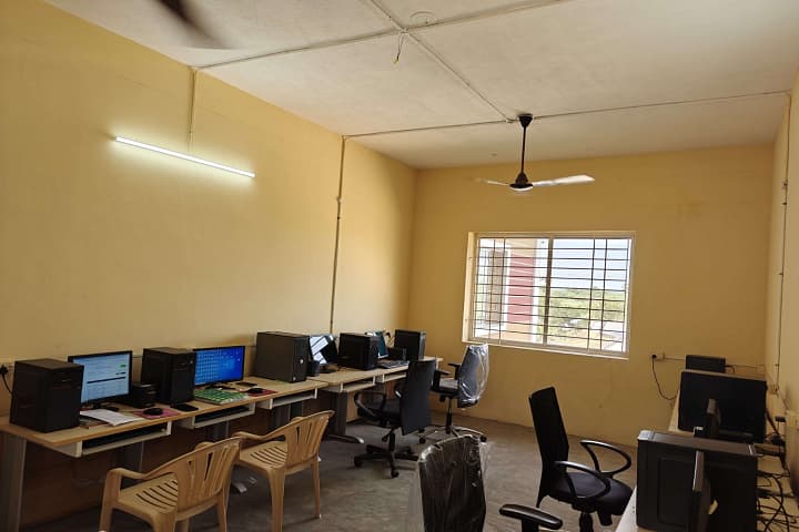 GRD College of Pharmacy campus in Thiruvallur, Tamil Nadu, India — photo 4