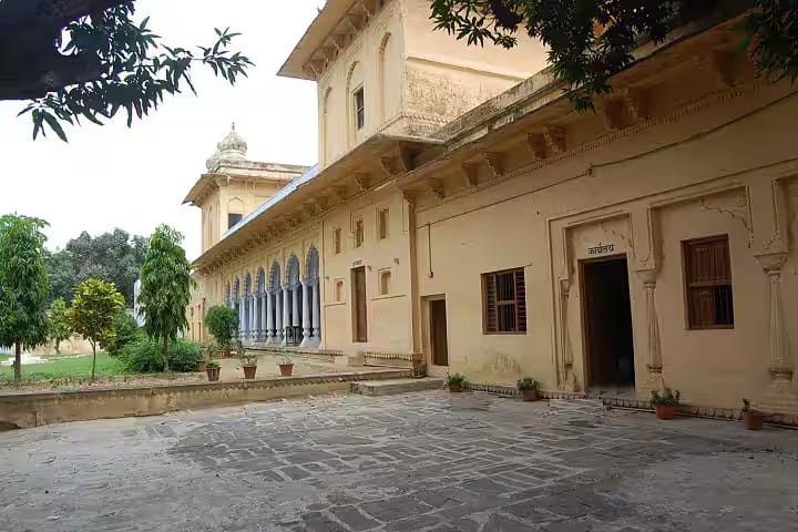 Maharaj Balwant Singh Post Graduate College campus in Varanasi, Uttar Pradesh, India — photo 2
