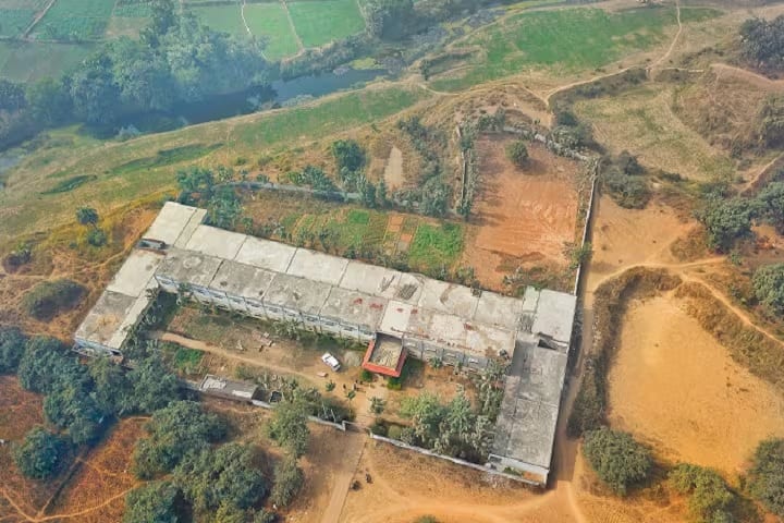 Pt Mahaveer Prasad Tripathi PG College campus in Mirzapur, Uttar Pradesh, India — photo 1