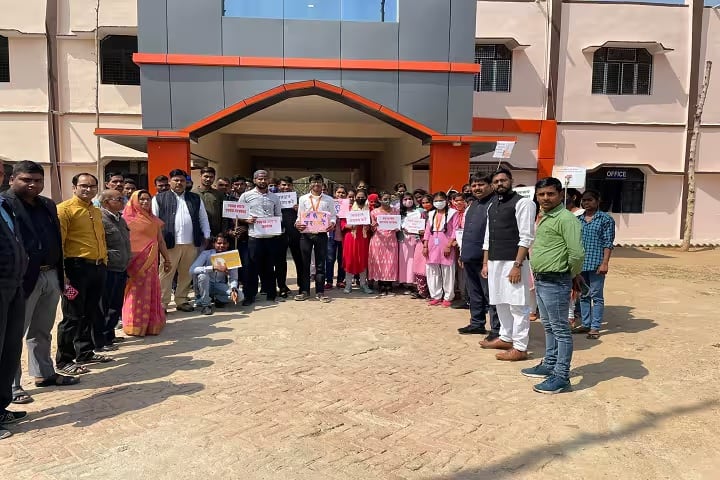 Pt Mahaveer Prasad Tripathi PG College campus in Mirzapur, Uttar Pradesh, India — photo 2