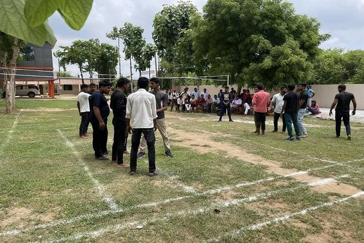 Pt Mahaveer Prasad Tripathi PG College campus in Mirzapur, Uttar Pradesh, India — photo 4