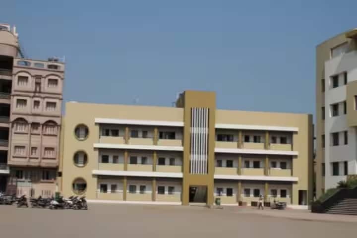 Shree Swaminarayan College of Computer Science campus in Bhavnagar, Gujarat, India — photo 1