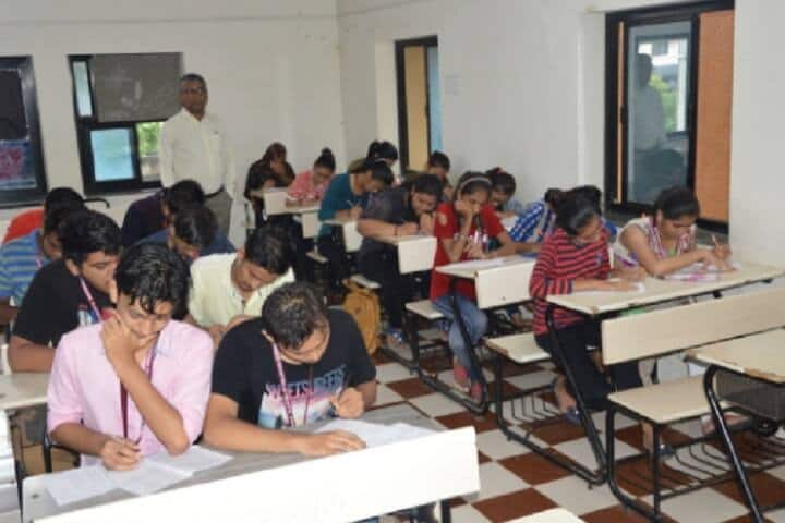 Shree Swaminarayan College of Computer Science campus in Bhavnagar, Gujarat, India — photo 2