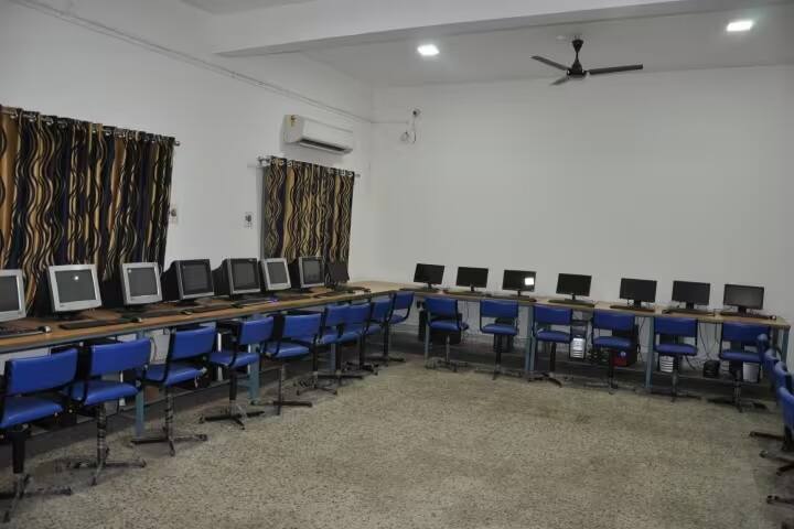 Gurukul Mahila Mahavidyalaya campus in Raipur, Chhattisgarh, India — photo 3