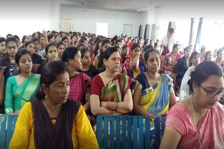 Gurukul Mahila Mahavidyalaya campus in Raipur, Chhattisgarh, India — photo 6