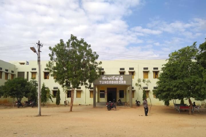 Sri Krishnadevaraya University College of Engineering and Technology campus in Anantapur, Andhra Pradesh, India — photo 4