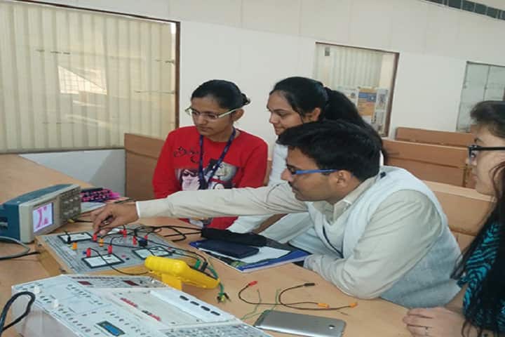 Amity School of Engineering and Technology campus in Noida, Uttar Pradesh, India — photo 4