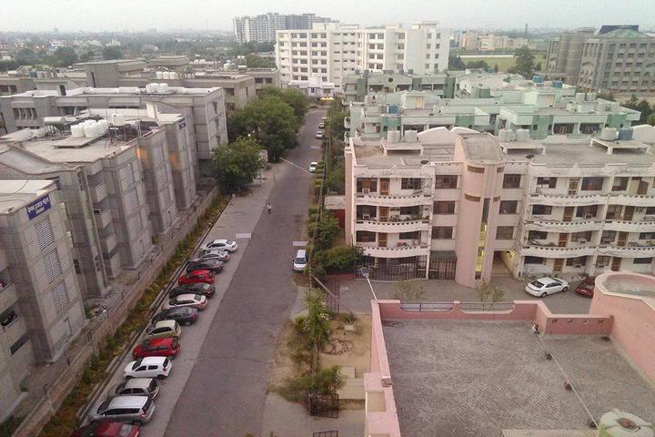 Swami Vivekanand Subharti University campus in Meerut, Uttar Pradesh, India — photo 2