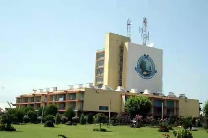 Kashmir University campus in Srinagar, Jammu and Kashmir, India — photo 2