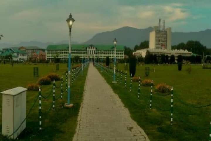 Kashmir University campus in Srinagar, Jammu and Kashmir, India — photo 4