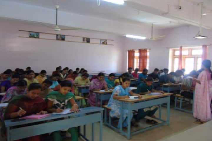 SM Bhandari Arts RR Bhandari Commerce and SKR Science College campus in Guledgudda, Karnataka, India — photo 3