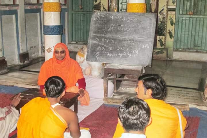Shri Sanyasi Sanskrit Mahavidhyalaya campus in Varanasi, Uttar Pradesh, India — photo 6