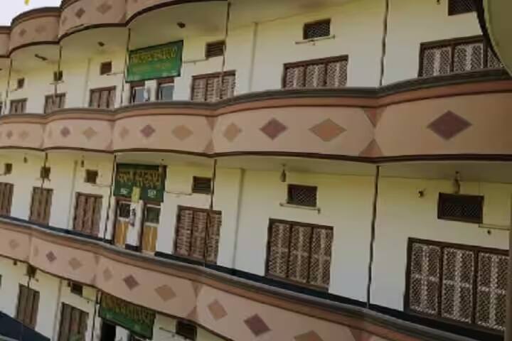 Sri Ram College of Commerce and Education campus in Varanasi, Uttar Pradesh, India — photo 1