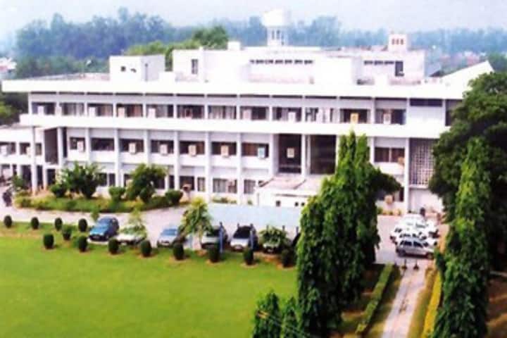 Punjabi University campus in Patiala, Punjab, India — photo 1
