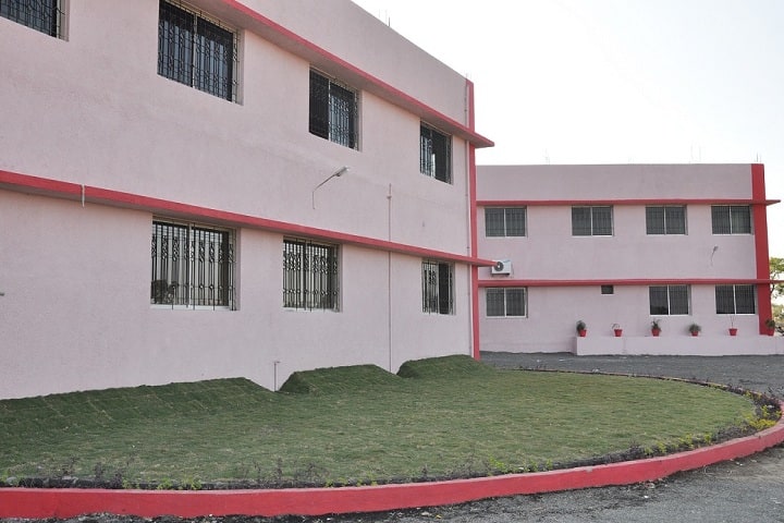 Pataldhamal Wadhwani College of Pharmacy campus in Yavatmal, Maharashtra, India — photo 1