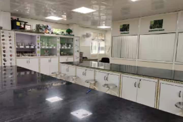 Nehru Homoeopathic Medical College and Hospital campus in New Delhi, Delhi, India — photo 4