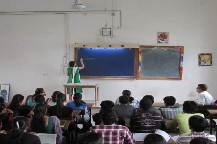 Bahauddin Science College campus in Junagadh, Gujarat, India — photo 2