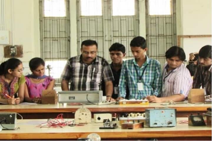 Bahauddin Science College campus in Junagadh, Gujarat, India — photo 5