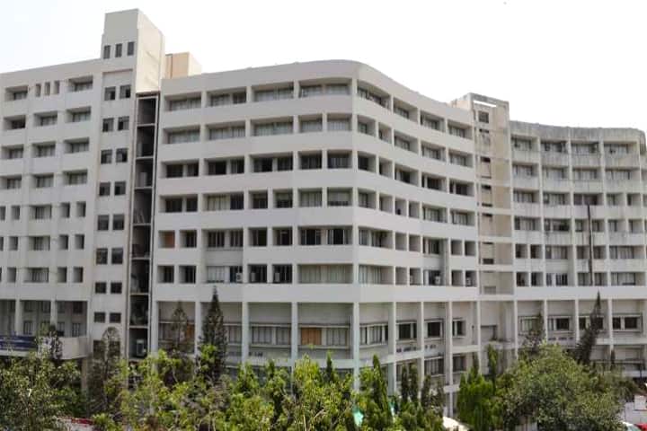 Mithibai College Mumbai campus in Mumbai, Maharashtra, India