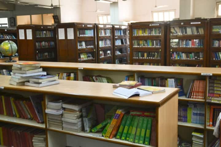 RA Podar College of Commerce and Economics campus in Mumbai, Maharashtra, India — photo 3