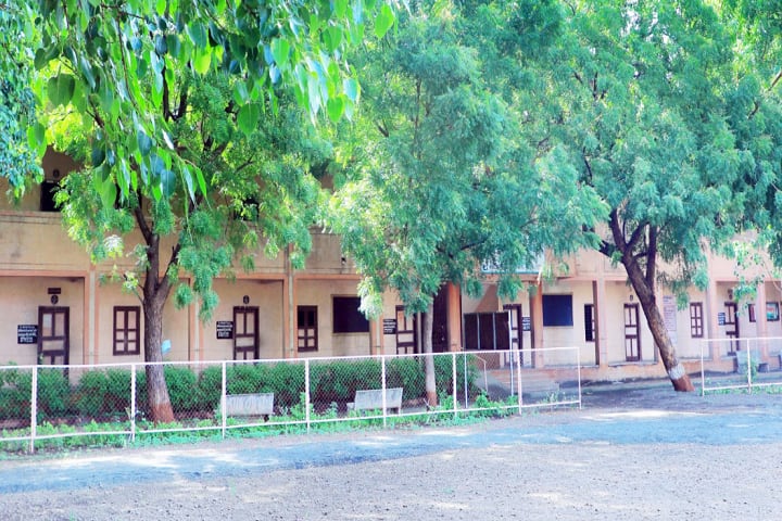 Satpuda Shikshan Prasarak Mandal's Vasantrao Naik Arts Science and Commerce College campus in Shahada, Maharashtra, India — photo 3