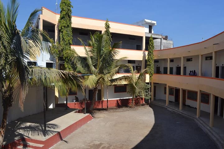 Shri Sant Savta Mali Gramin Mahavidyalaya campus in Aurangabad, Maharashtra, India — photo 2