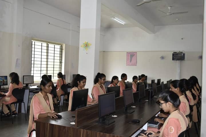Shri Satya Sai Institute of Home Science for Women campus in Dharwad, Karnataka, India — photo 2