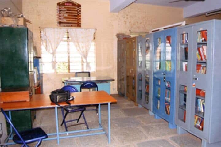 Union Education Society's Mahila Mahavidyalaya campus in Solapur, Maharashtra, India — photo 1