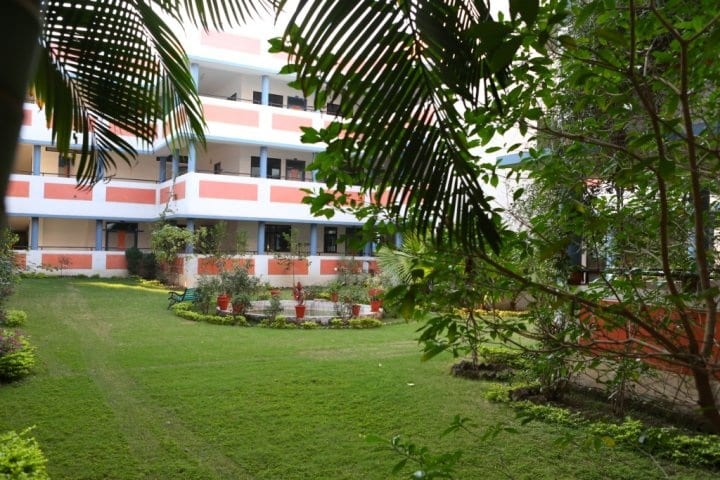 Modern Institute of Professional Studies campus in Indore, Madhya Pradesh, India — photo 1