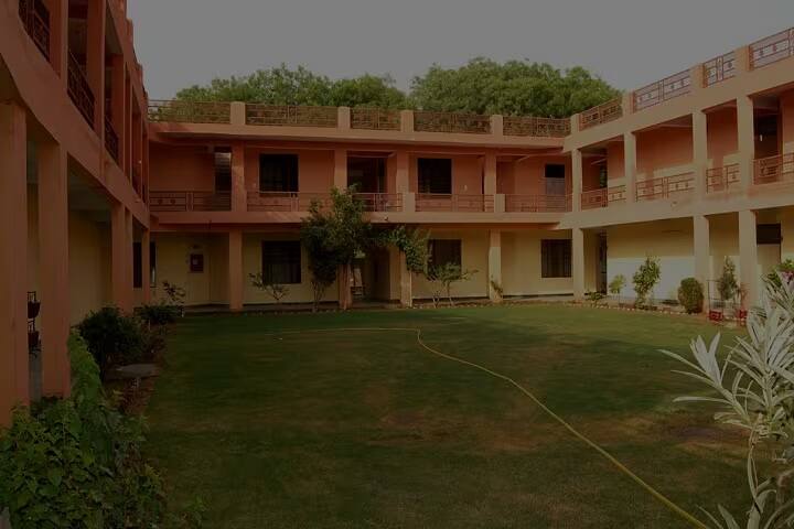 Maa Gayatri Arya Kanya Mahavidyalaya campus in Etah, Uttar Pradesh, India — photo 2