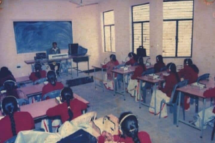Maa Gayatri Arya Kanya Mahavidyalaya campus in Etah, Uttar Pradesh, India — photo 3