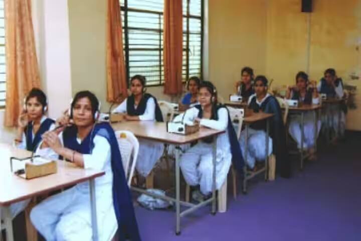 Maa Gayatri Arya Kanya Mahavidyalaya campus in Etah, Uttar Pradesh, India — photo 6