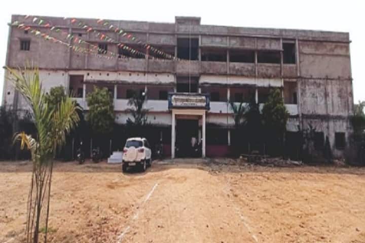 Adv Vitthalrao Banpurkar Memorial Arts and Commerce College campus in Gadchiroli, Maharashtra, India — photo 1