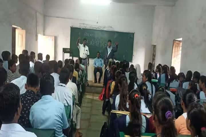 Mahatma Jyotiba Phule Maha Vidyalaya campus in Mukhed, Maharashtra, India — photo 2