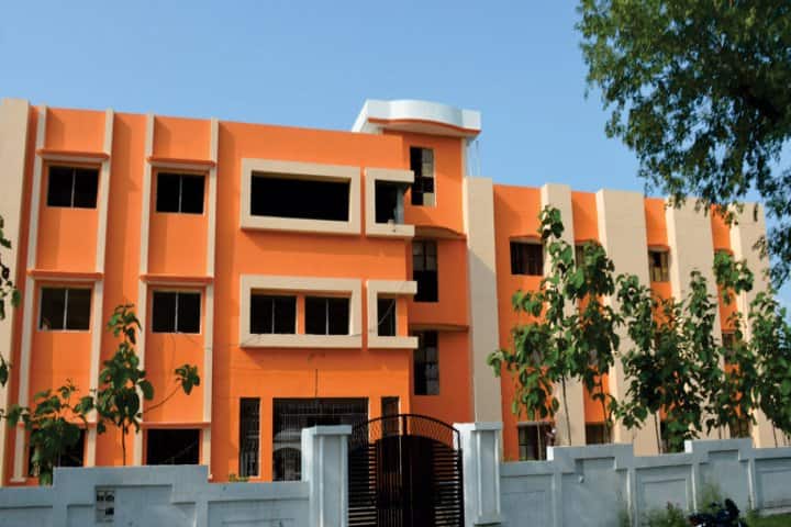 Manmeet Nagar Mahavidyalaya campus in Lakhimpur Kheri, Uttar Pradesh, India — photo 1