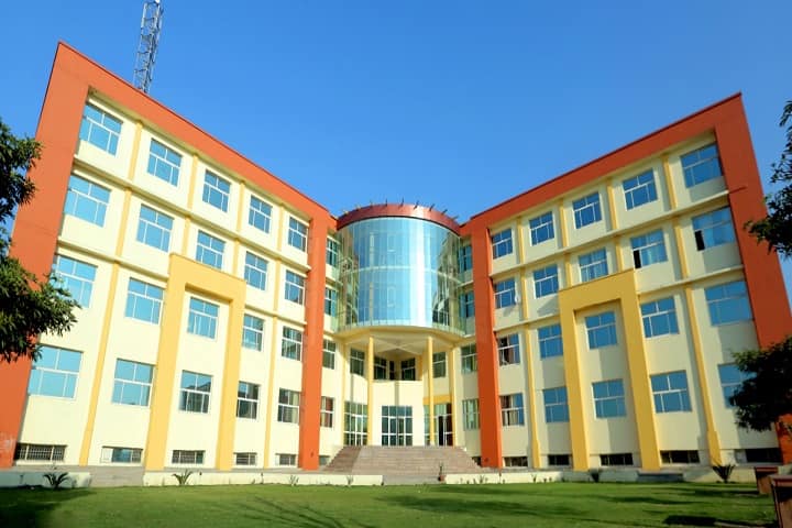 Universal Institute of Engineering and Technology campus in Mohali, Punjab, India — photo 2