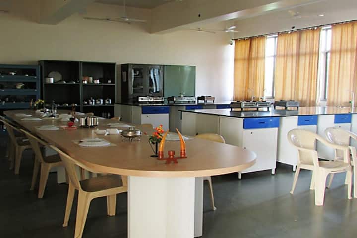 Manikaka Topawala Institute of Nursing campus in Changa, Gujarat, India — photo 4