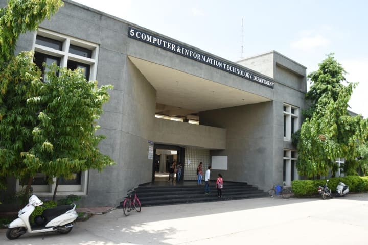GECG campus in Gandhinagar, Gujarat, India — photo 1