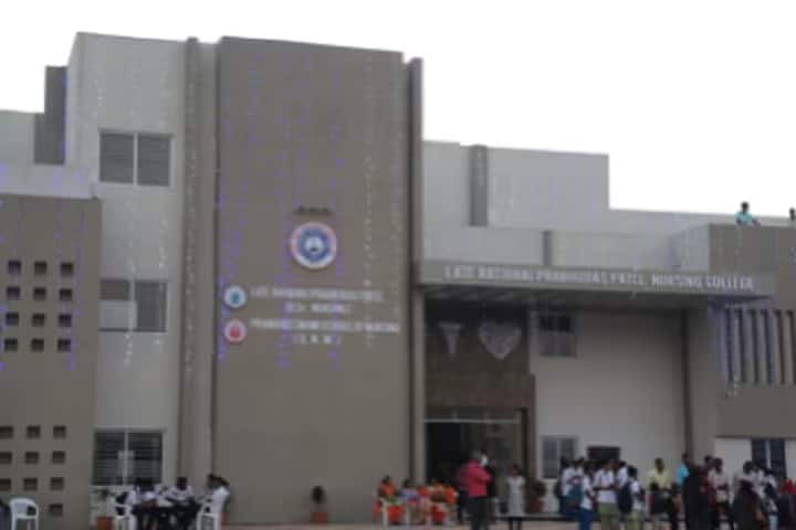 Shri DM Patel Arts and Shri SS Patel Commerce College campus in Anand, Gujarat, India — photo 1