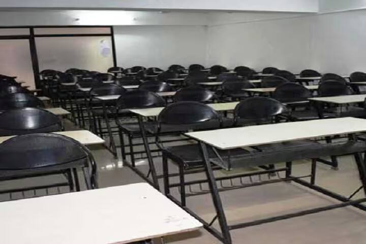Shri DM Patel Arts and Shri SS Patel Commerce College campus in Anand, Gujarat, India — photo 4
