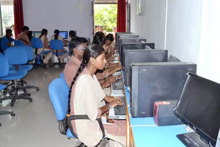 Lokmanya Mahavidyalaya campus in Warora, Maharashtra, India — photo 3