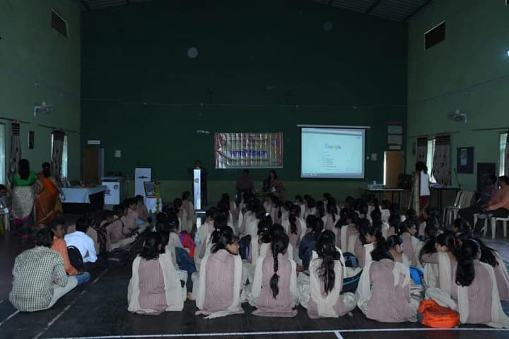 Lokmanya Mahavidyalaya campus in Warora, Maharashtra, India — photo 4