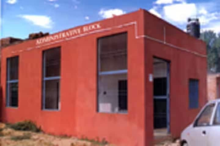 Smt Lakshmi Devi Mahila Educational Institute campus in Agra, Uttar Pradesh, India — photo 2