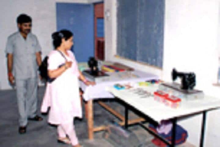 Smt Lakshmi Devi Mahila Educational Institute campus in Agra, Uttar Pradesh, India — photo 4