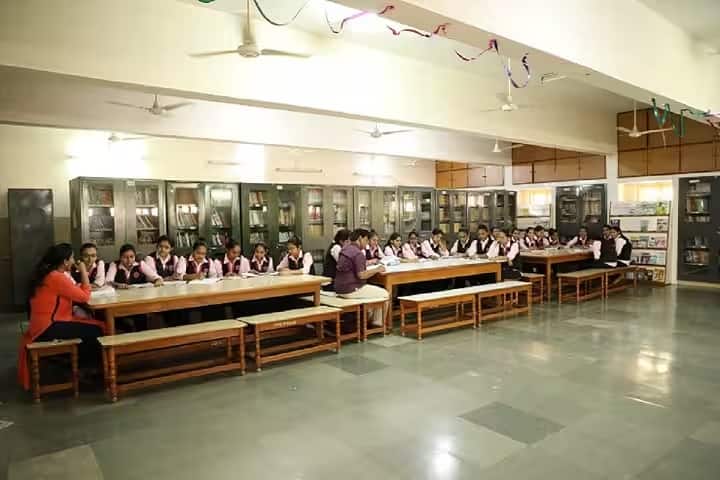 Shri MM Ghodasara Mahila Arts and Commerce College campus in Junagadh, Gujarat, India — photo 3