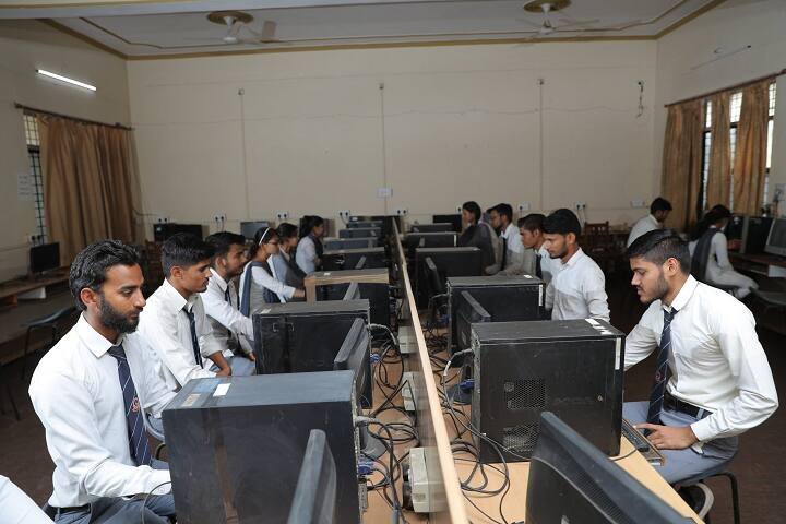 Shri Girraj Maharaj College campus in Mathura, Uttar Pradesh, India — photo 4