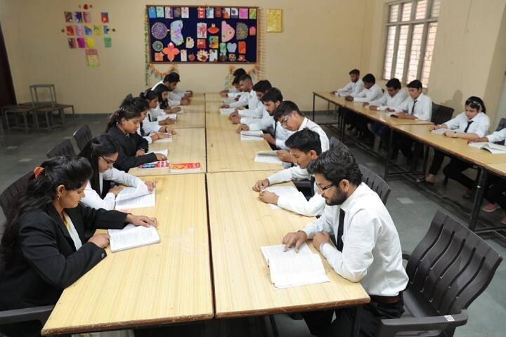 Shri Girraj Maharaj College campus in Mathura, Uttar Pradesh, India — photo 5