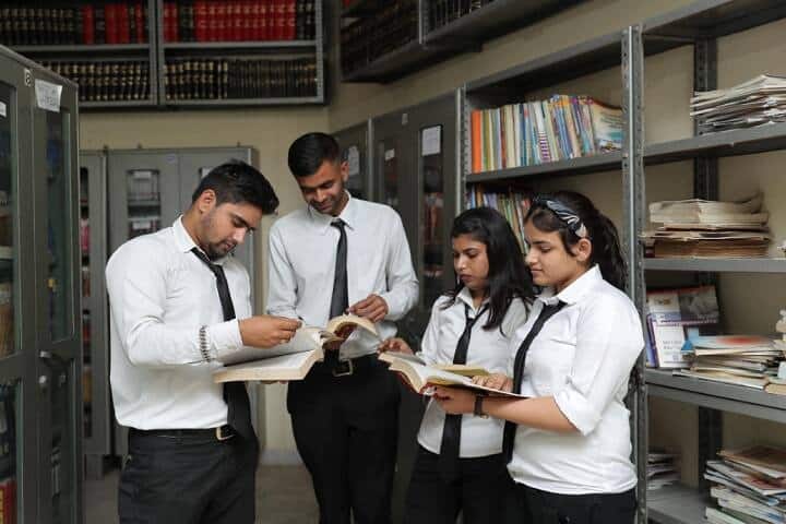Shri Girraj Maharaj College campus in Mathura, Uttar Pradesh, India — photo 6