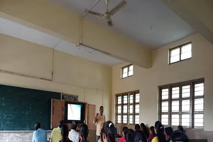 Krantisinh Nana Patil Mahavidyalaya campus in Walwa, Maharashtra, India — photo 2