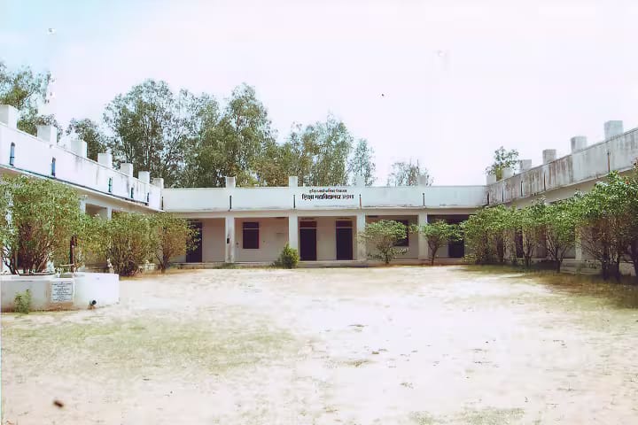 Indira Gandhi Balika Niketan Mahila Shiksha Mahavidyalaya campus in Jhunjhunu, Rajasthan, India — photo 1